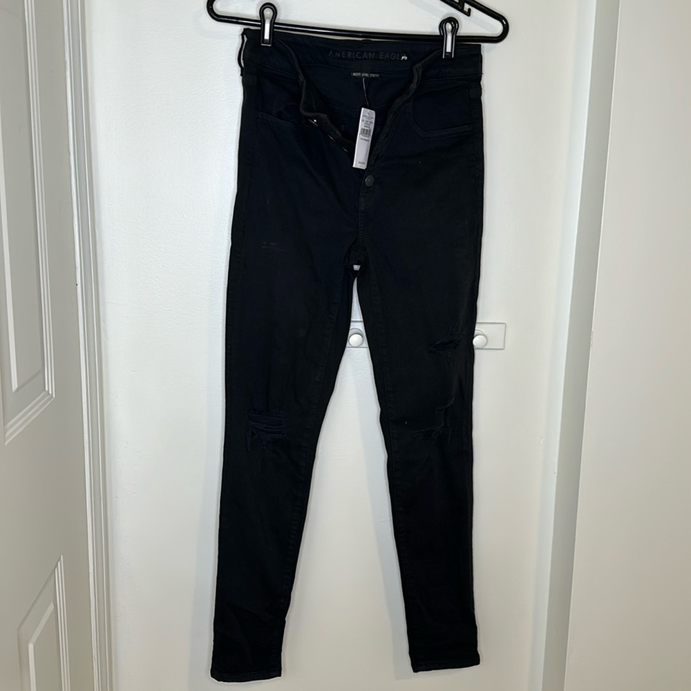 American Eagle Black Ripped Jean size 6 stretch, tag on
